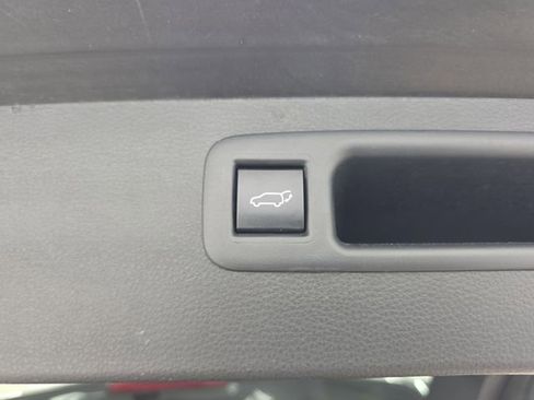 Certified 2024 Toyota Highlander LE image 32