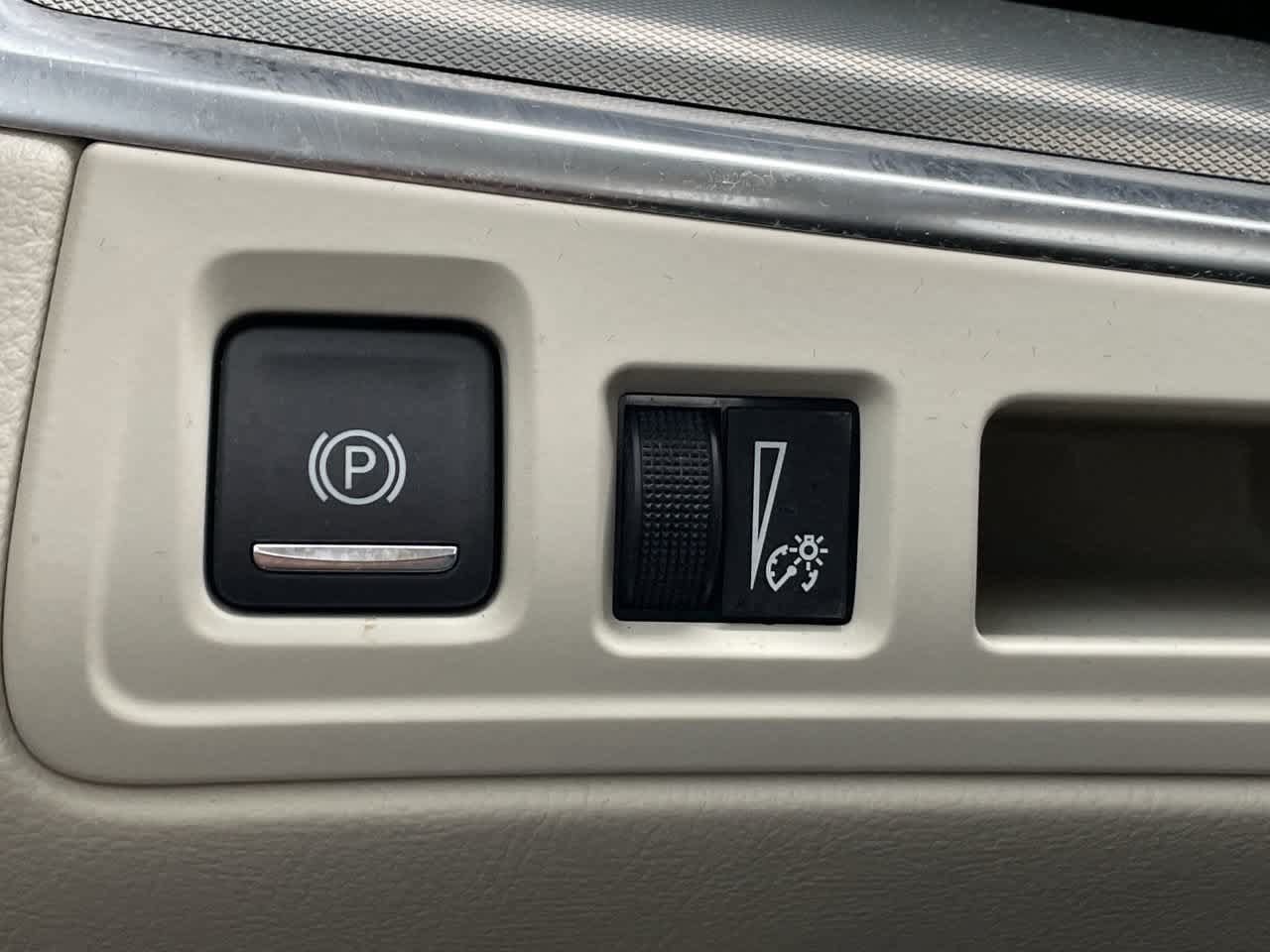 Certified 2025 Cadillac XT5 Premium Luxury AWD/4WD image 30