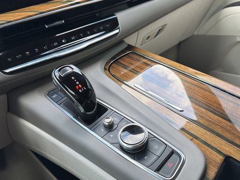 Certified 2023 Cadillac Escalade Premium Luxury Platinum AWD/4WD image 10
