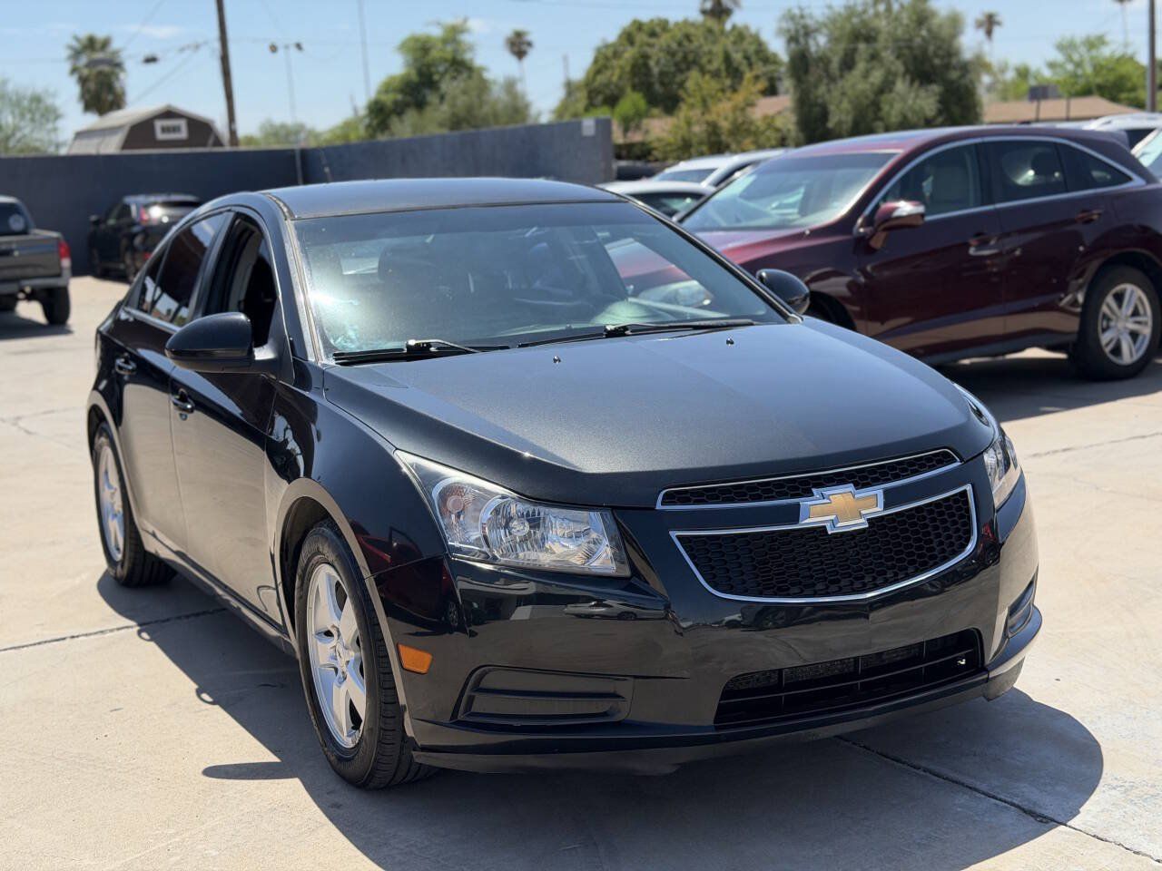 Used 2014 Chevrolet Cruze LT w/ Technology Package FWD image 2