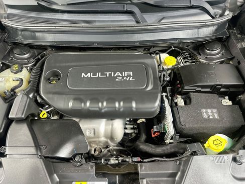 Used 2018 Jeep Cherokee Limited w/ Luxury Group FWD image 34