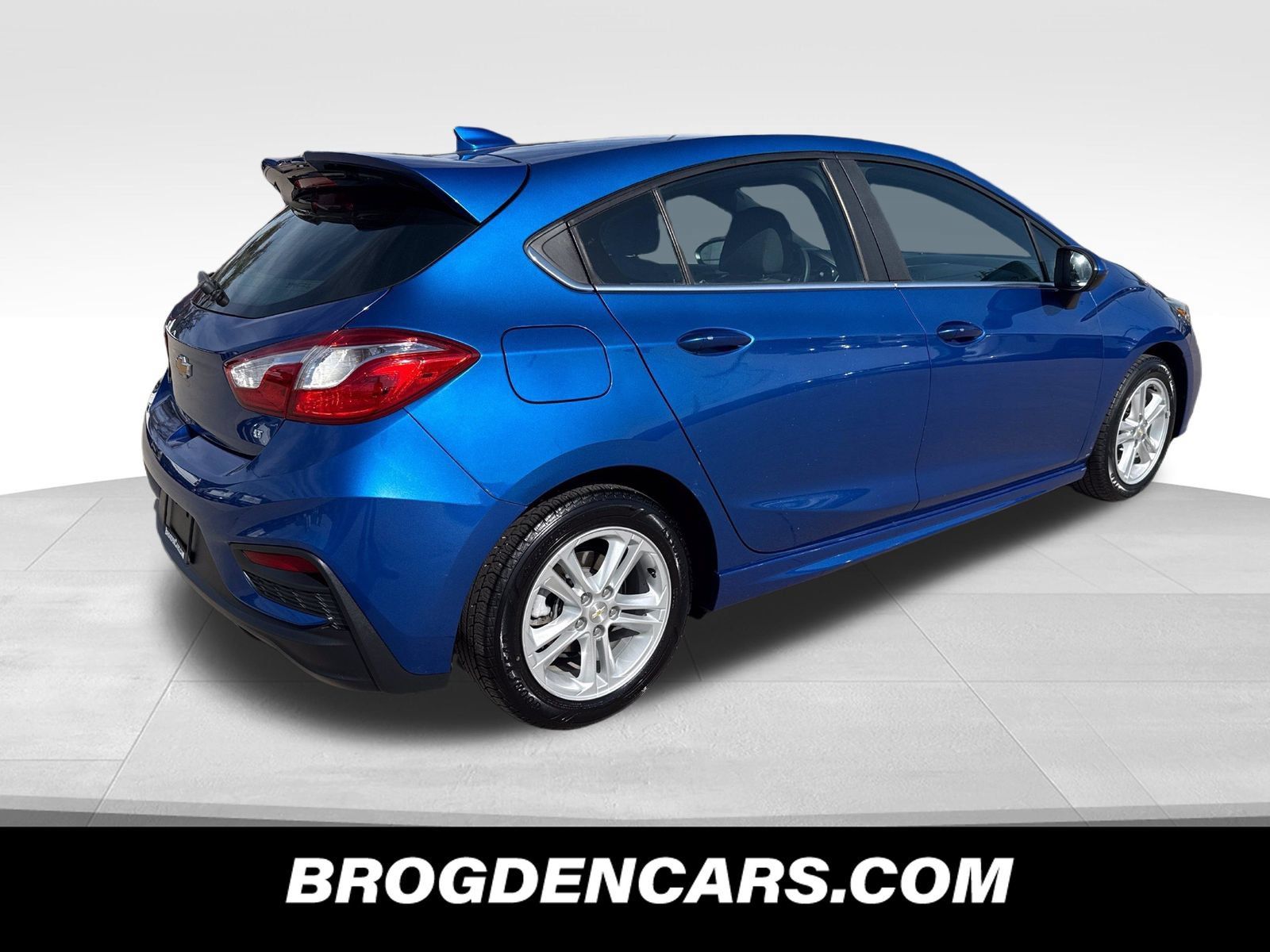 Used 2017 Chevrolet Cruze LT w/ Sun And Sound Package FWD image 3