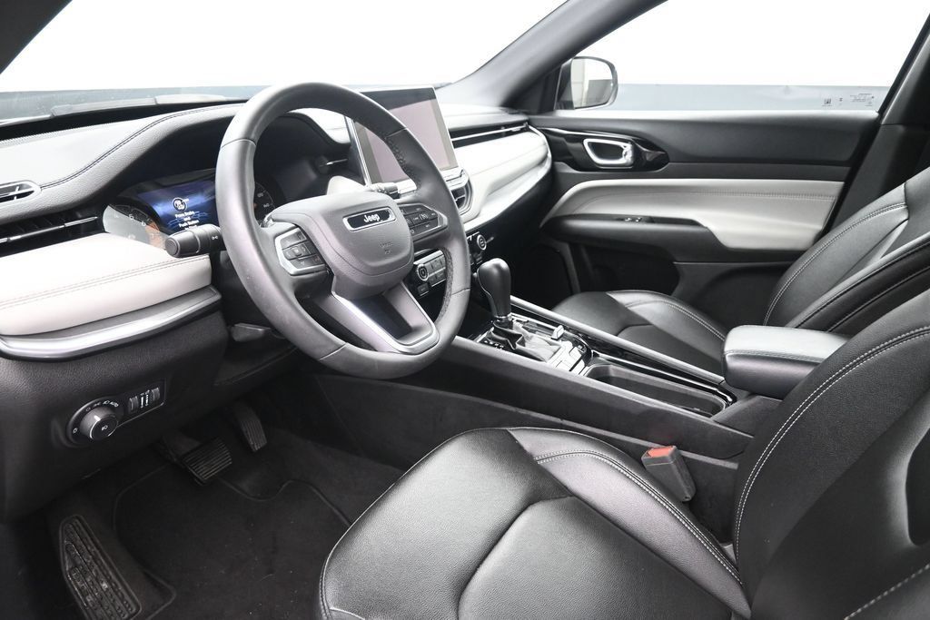 Used 2025 Jeep Compass Limited AWD/4WD image 20