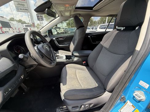Used 2019 Toyota RAV4 XLE FWD image 28