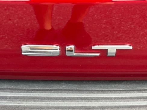 Used 2023 GMC Yukon SLT AWD/4WD image 18