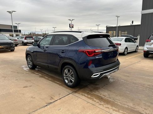 Used 2023 Kia Seltos S w/ Navigation Package AWD/4WD image 2