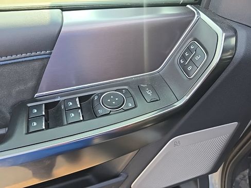 Used 2026 Ford F250 Platinum AWD/4WD image 9