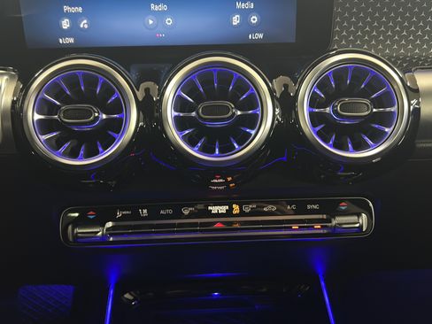 Certified 2025 Mercedes-Benz GLB 250 image 20