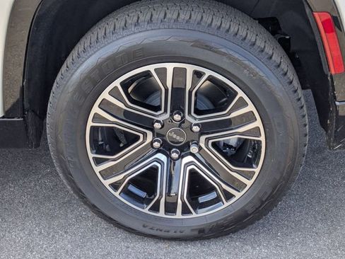 New 2026 Jeep Grand Wagoneer 2WD w/ Premium Group I image 8