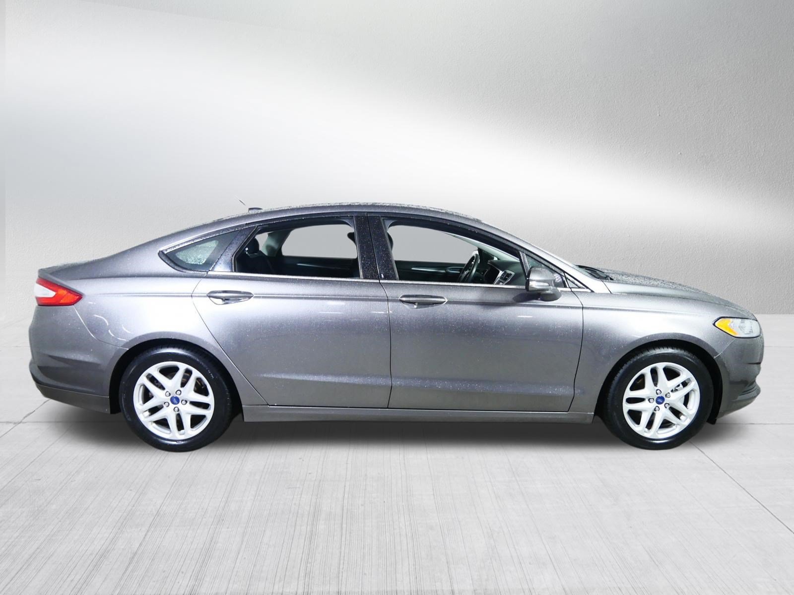 Used 2013 Ford Fusion SE FWD image 8