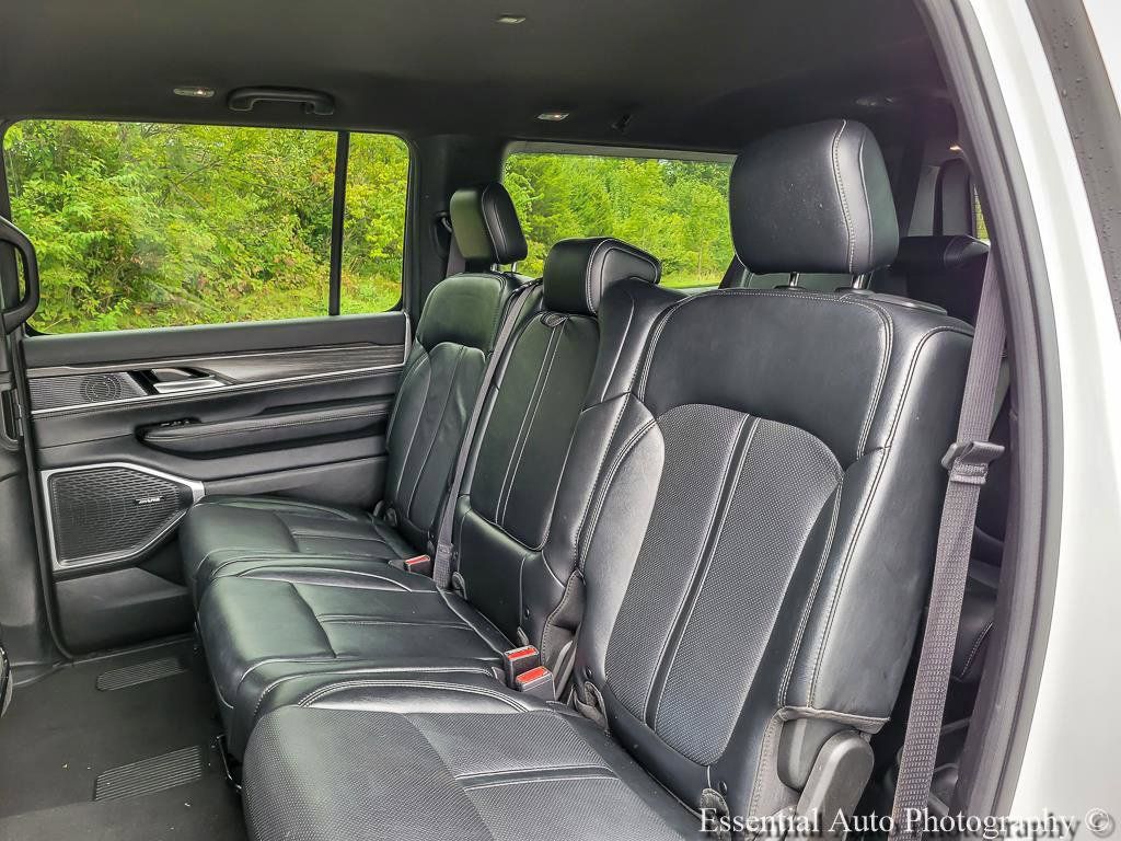 Used 2024 Jeep Wagoneer L Series II w/ Flexible Seating Group RWD image 10