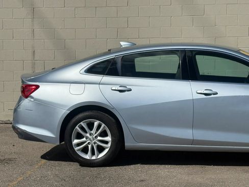 Used 2017 Chevrolet Malibu LT w/ Leather Package FWD image 11