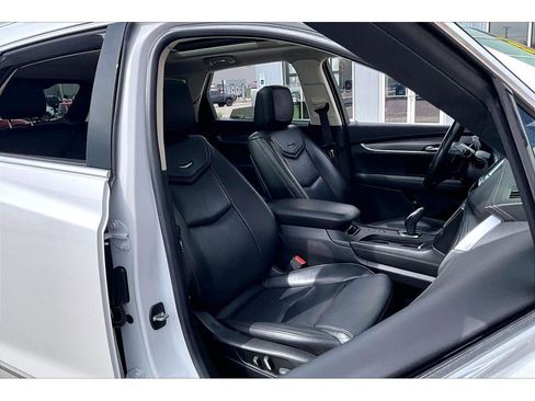 Used 2017 Cadillac XT5 Luxury w/ Driver Awareness Package AWD/4WD image 8