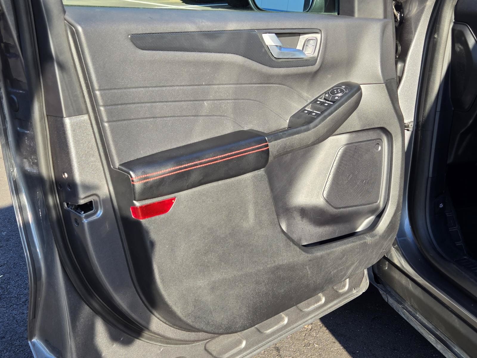 Used 2025 Ford Escape ST-Line Select AWD/4WD image 15