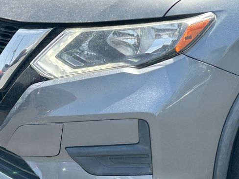 Used 2018 Nissan Rogue SV FWD image 12