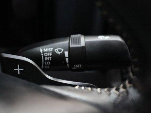 Used 2025 Toyota Camry SE w/ Convenience Package image 13