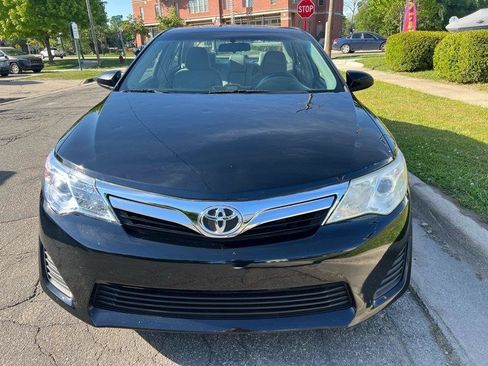 Used 2012 Toyota Camry LE FWD image 3