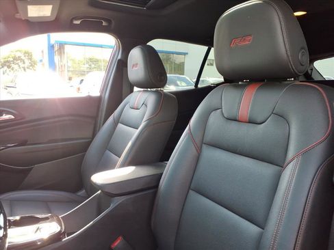 Used 2024 Chevrolet Trax RS w/ Sunroof Package image 12