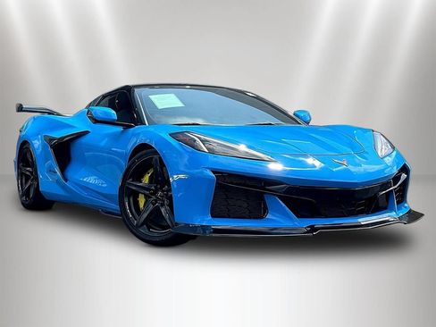Used 2023 Chevrolet Corvette Z06 w/ Z07 Performance Package RWD image 3