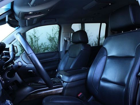 Used 2017 Chevrolet Suburban LT RWD image 12