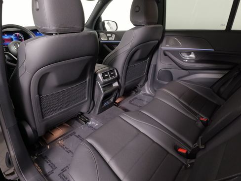 Used 2025 Mercedes-Benz GLE 450e 4MATIC w/ Winter Package image 37