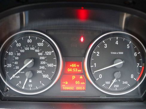 Used 2011 BMW 335i xDrive Sedan image 31