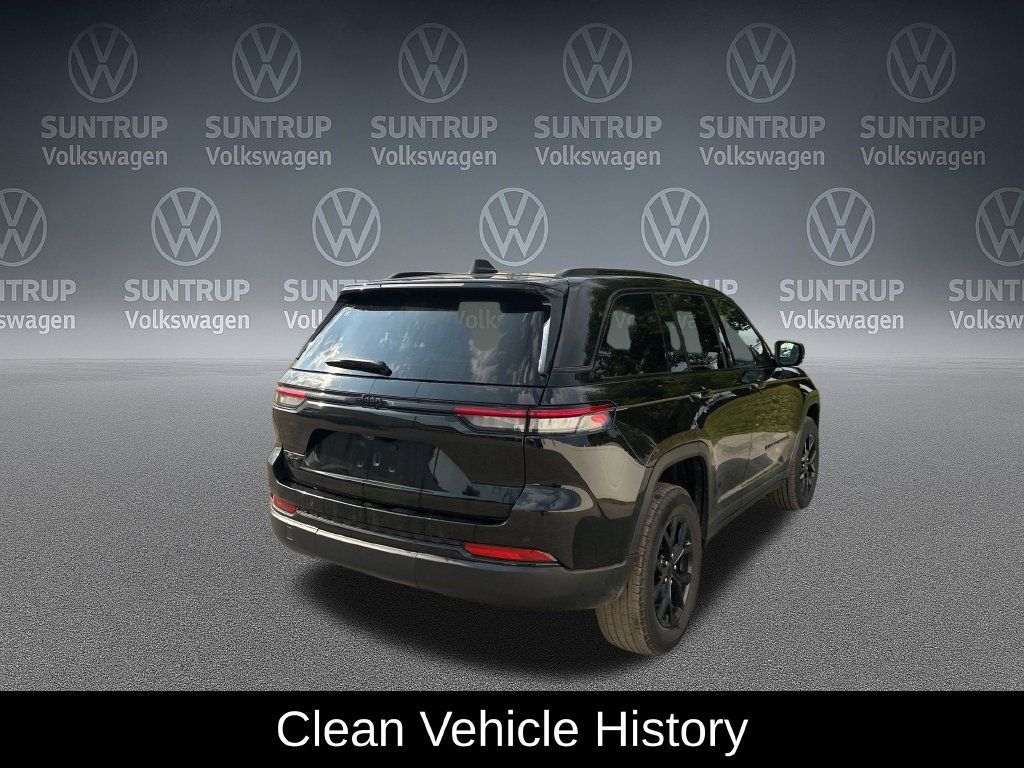 Used 2024 Jeep Grand Cherokee Altitude AWD/4WD image 4