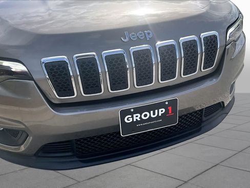 Used 2019 Jeep Cherokee Latitude Plus w/ Comfort/Convenience Group FWD image 29