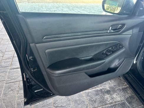 Used 2024 Nissan Altima 2.5 S FWD image 9