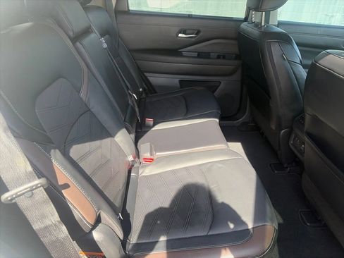 Used 2023 Nissan Pathfinder Platinum w/ Cargo Package AWD/4WD image 19