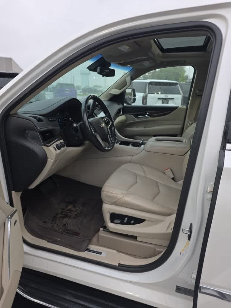 Used 2019 Cadillac Escalade Premium Luxury w/ LPO, Radiant Package AWD/4WD image 5
