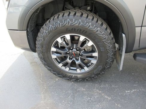 Used 2021 Nissan Titan PRO-4X w/ Pro-4x Convenience Package AWD/4WD image 14
