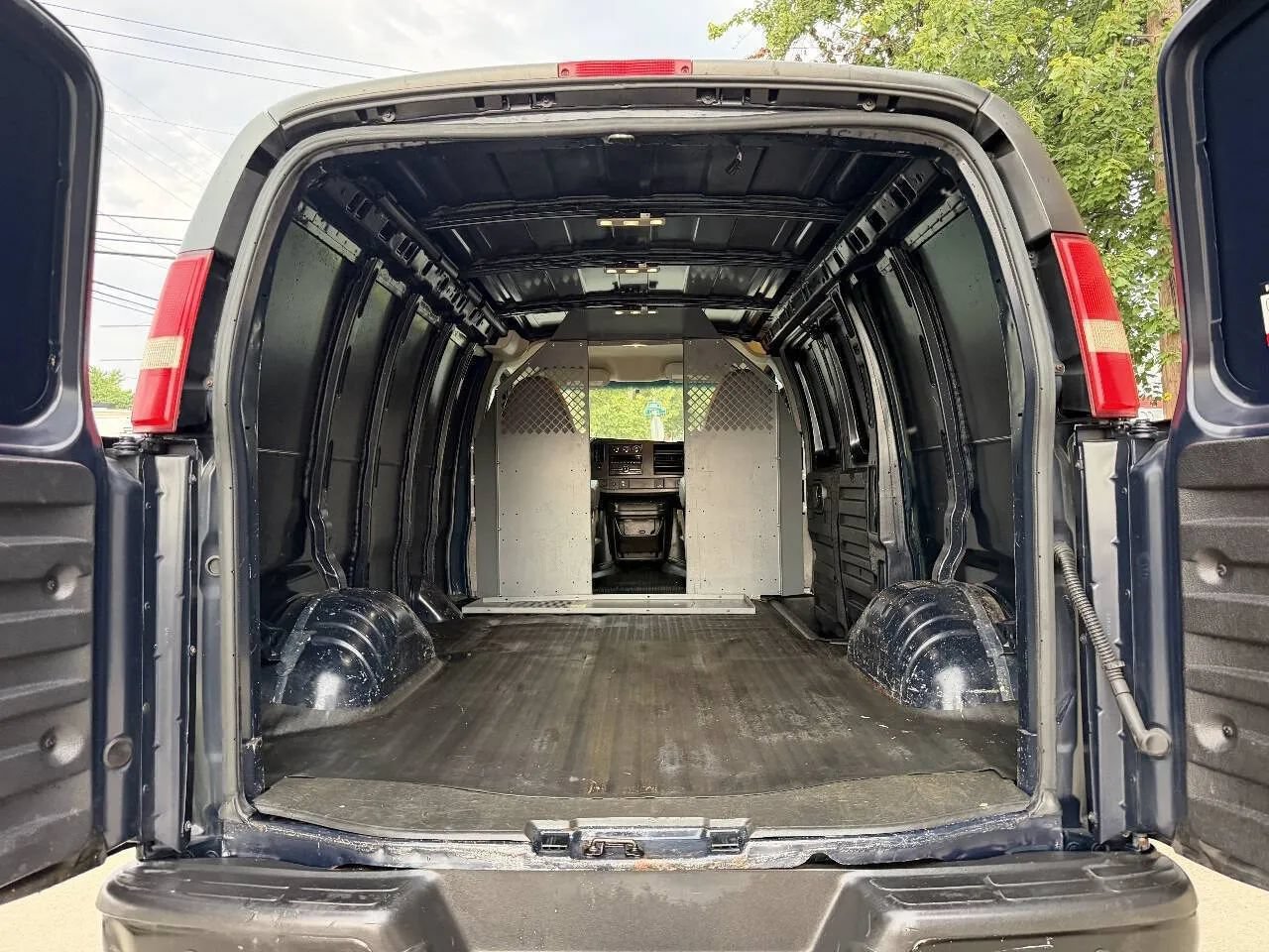 Used 2015 Chevrolet Express 2500 w/ Cold Climate Package RWD image 40