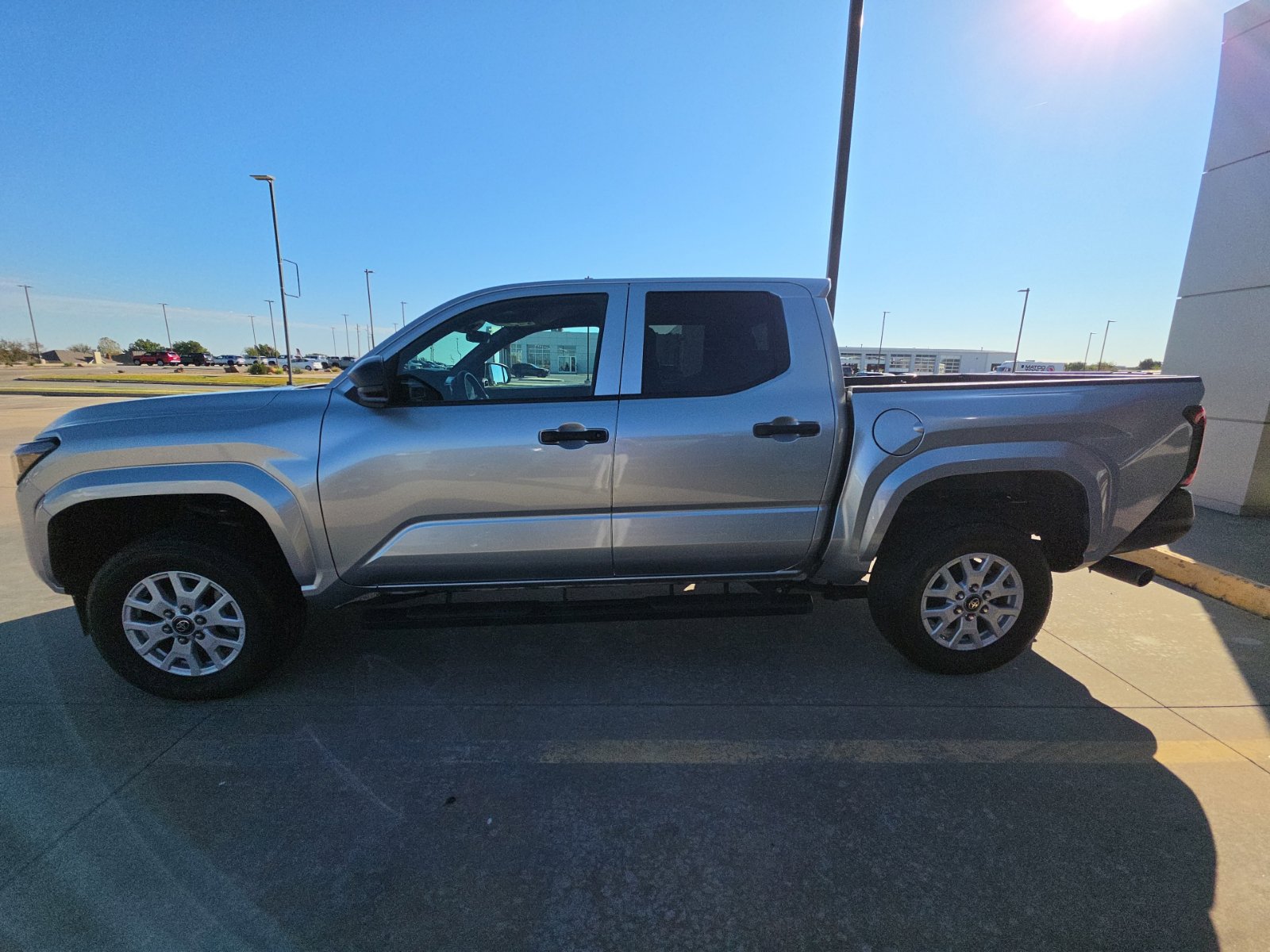 Used 2025 Toyota Tacoma SR AWD/4WD image 4