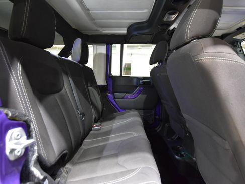 Used 2017 Jeep Wrangler Unlimited Rubicon w/ Cold Weather Group image 43