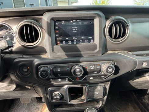 Used 2023 Jeep Wrangler Willys image 7