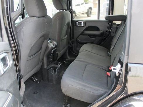 Used 2020 Jeep Wrangler Unlimited Sahara image 18