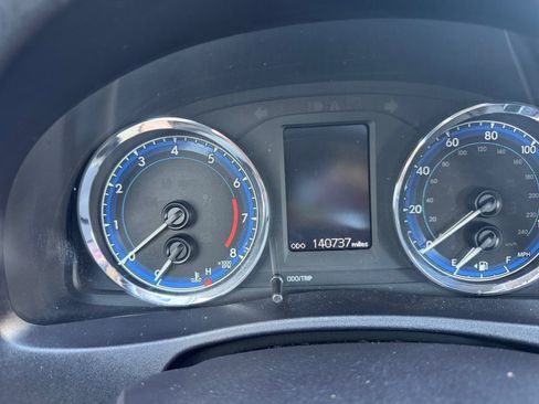 Used 2017 Toyota Corolla LE w/ Carpet Mat Package (TMS) FWD image 11