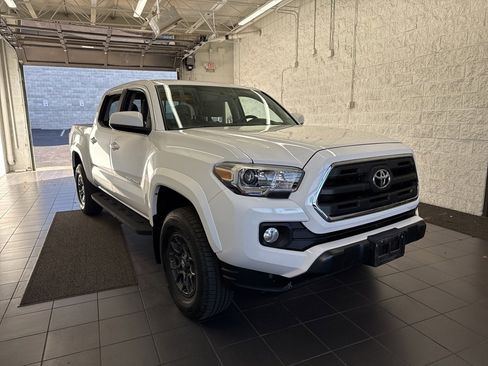 Certified 2017 Toyota Tacoma SR5 image 2