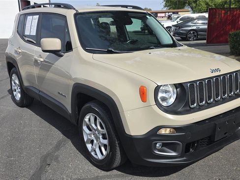 Used 2016 Jeep Renegade Latitude FWD image 8