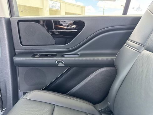 New 2026 Lincoln Aviator AWD w/ Jet Appearance Package image 15