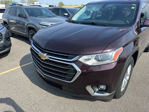 Used 2019 Chevrolet Traverse LT FWD image 2