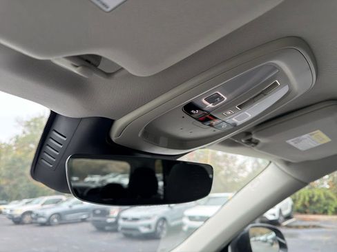 Certified 2025 Volvo XC90 B5 Plus image 40