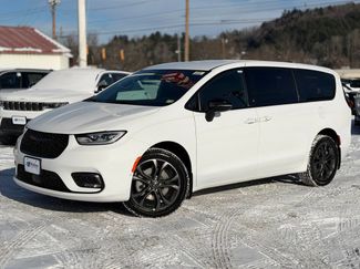 New 2026 Chrysler Pacifica Select video 1