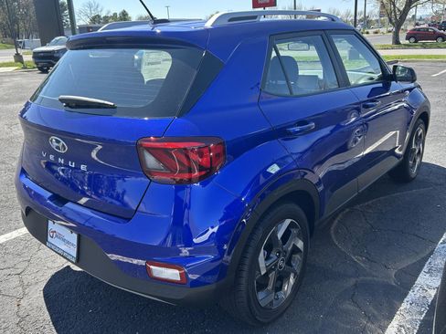 Used 2025 Hyundai Venue SEL FWD image 5