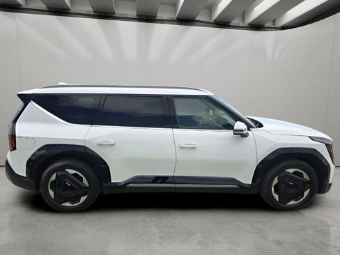 Used 2024 Kia EV9 Land AWD/4WD image 6
