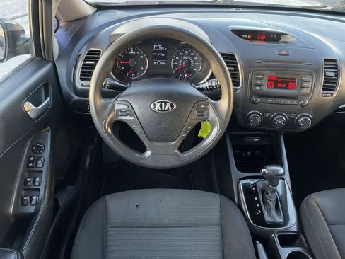Used 2017 Kia Forte LX image 11