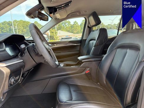 Used 2023 Jeep Grand Cherokee Limited w/ Black Appearance Package AWD/4WD image 10