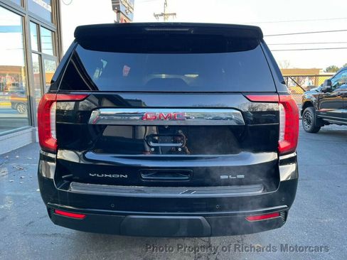 Used 2022 GMC Yukon XL SLE image 4
