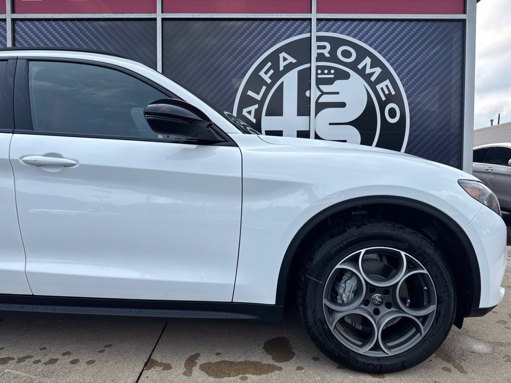 New 2026 Alfa Romeo Stelvio Sprint AWD/4WD image 3
